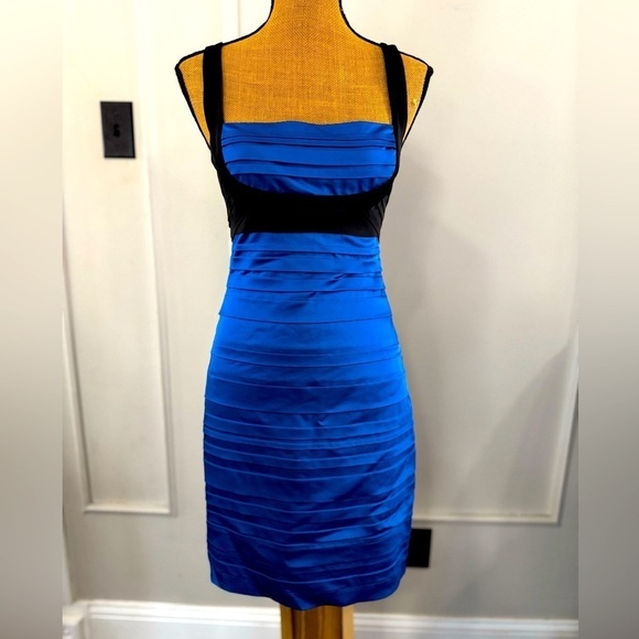 Elegant Women's BCBG Maxazria Blue and‎ Black Cocktail Dress Size 06 Slim fit - Picture 1 of 11
